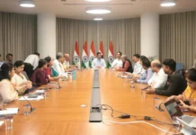 धर्मेंद्र प्रधान के इस्तीफ़े के एक दिन बाद प्रह्लाद जोशी ने शिक्षा मंत्री का पदभार संभाला