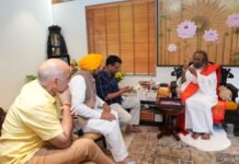 बेंगलुरु में श्री श्री रविशंकर से मिले CM भगवंत मान, केजरीवाल और सिसोदिया भी रहे मौजूद
