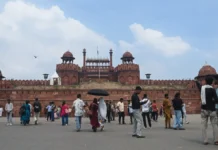 Delhi Bomb Threat: स्वतंत्रता दिवस से पहले लालकिला, दिल्ली HC और IGI एयरपोर्ट समेत 6 जगहों को बम से उड़ाने की धमकी