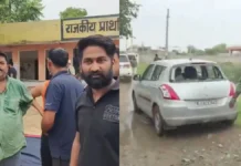 राजस्थान में स्कूल के निरीक्षण करने पहुंचे CJP कार्यकर्ताओं को लोगों ने खदेड़ा, गाड़ी के शीशे तोड़े, आशुतोष रांका ने BJP पर लगाया आरोप