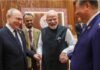 ब्रिक्स समिट की तीन बड़ी ताकत एक फ्रेम में, पीएम मोदी, शी जिनपिंग और व्लादिमीर पुतिन एक-दूसरे का हाथ थामें आए नजर