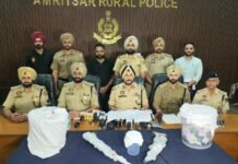 सीमा पार से तस्करी के लिए अमरूदों के बाग़ का इस्तेमाल कर रहे तीन आरोपी 2 एके राइफलों और 10 किलो हेरोइन समेत गिरफ्तार, आरोपियों में महिला, उसका पति और भाई शामिल