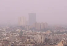 दिल्ली सरकार ने सर्दियों में प्रदूषण से निपटने के लिए कड़े उपायों का किया ऐलान: निर्माण कार्यो पर रोक, बढ़ेंगे पार्किंग चार्ज, दफ्तरों के समय में भी बदलाव