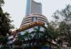Stock Market Update: लगातार बिकवाली के दबाव और कच्चे तेल की ऊंची कीमतों के बीच सेंसेक्स 813.35 अंक गिरा, निफ्टी 23,450 के नीचे आया