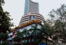 Stock Market Update: लगातार बिकवाली के दबाव और कच्चे तेल की ऊंची कीमतों के बीच सेंसेक्स 813.35 अंक गिरा, निफ्टी 23,450 के नीचे आया