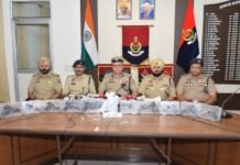 नशा और हथियार तस्करी नेटवर्क से जुड़े तीन व्यक्ति गिरफ्तार; 10 पिस्तौल, 1 किलो हेरोइन बरामद