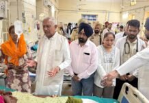 गांव अलीशेर हादसे में घायल मनरेगा कर्मियों का कैबिनेट मंत्री बरिंदर कुमार गोयल और डॉ. बलबीर सिंह ने राजिंदरा अस्पताल में जाना हाल-चाल