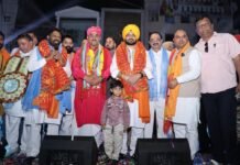भगवान वाल्मीकि जी की शोभा यात्रा में कैबिनेट मंत्री तरुनप्रीत सिंह सौंद ने की शिरकत, श्रद्धा से किया नमन