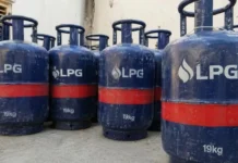 Commercial LPG cylinder Price Hike: स्टिवल सीजन से पहले कमर्शियल LPG सिलेंडर के दाम बढ़े, जानें आपके शहर में क्या है नए रेट